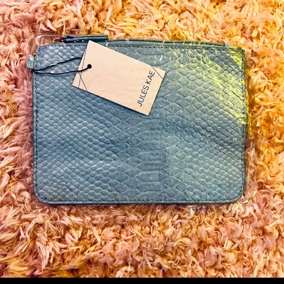 New!!! Jules Kae vegan leather wristlet - Picture 2 of 4
